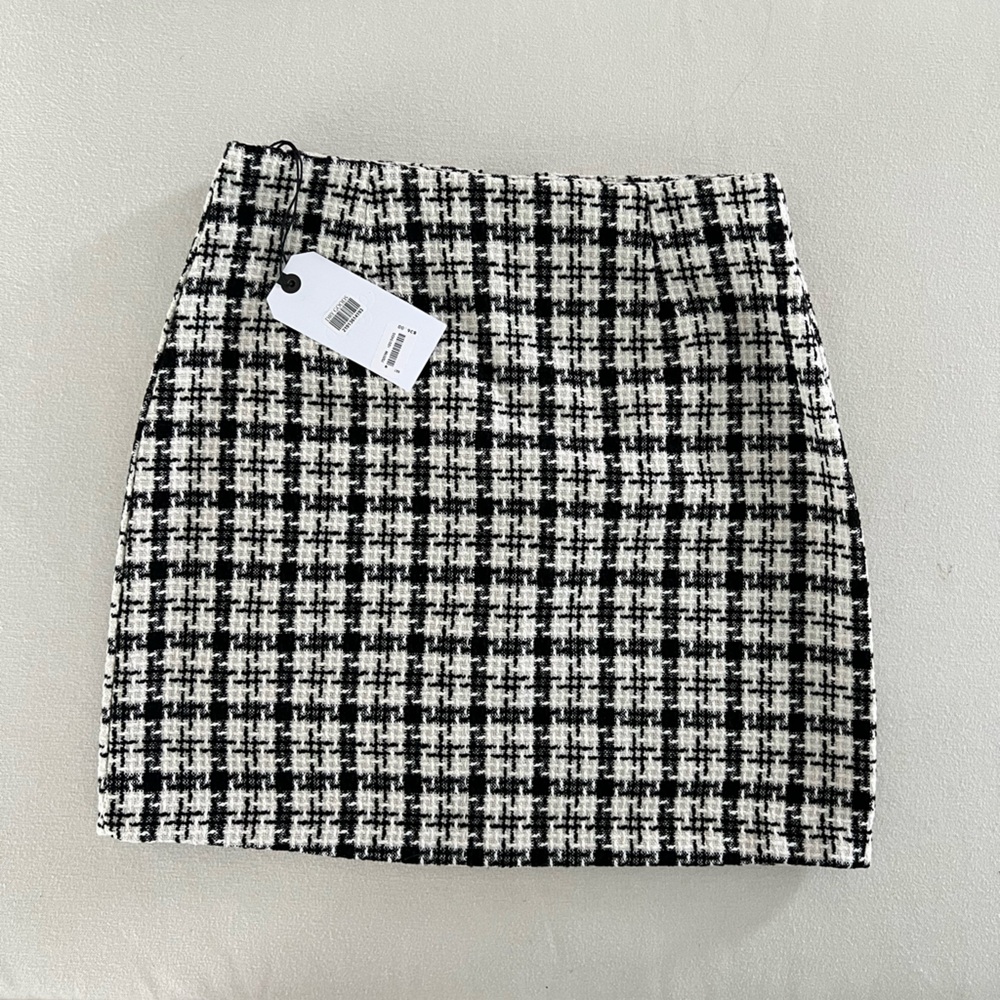 Black and white houndstooth mini skirt